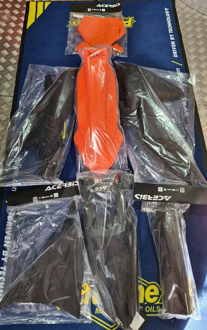 I-Plastics plastic kit ( incl voorvork beschermers ) Zwart / Oranje KTM SX 125/150/250/300 2023- & SX-F 250/350/450 2023- ( model 2023 )