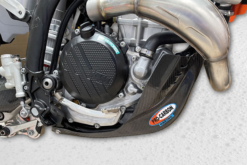 Pro Carbon blokbeschermer KTM SX-F 450 2023- & EXC-F 450/500 2024- & Husqvarna FC 450 2023- & FE 450/501 2024- & Gas Gas EC 450F/500F 2024-