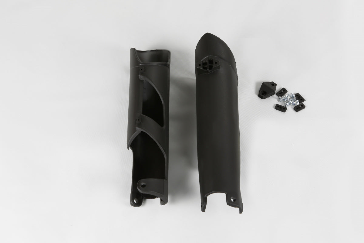 UFO voorvork beschermers Zwart KTM SX 125/150/250 07-14 & SX-F 250/350/450 07-14 & EXC 250/300 08-15 & EXC-F 250/350/450/500 08-15 & Husqvarna TC/FC 125/250/350/450 14 & TE 125/250/300 14-15 & FE 250/350/450/501 14-15