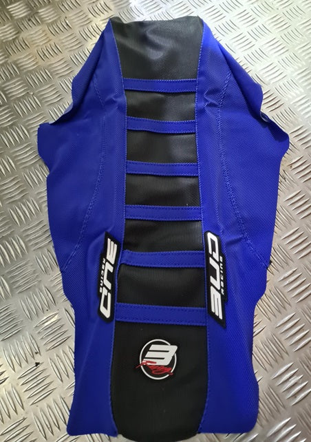 BUD zadelovertrek Zwart / Blauw met Blauwe lijnen Yamaha YZ 250F 2024- & YZ 450F 2023- ( voorstuk tankcover niet inbegrepen )